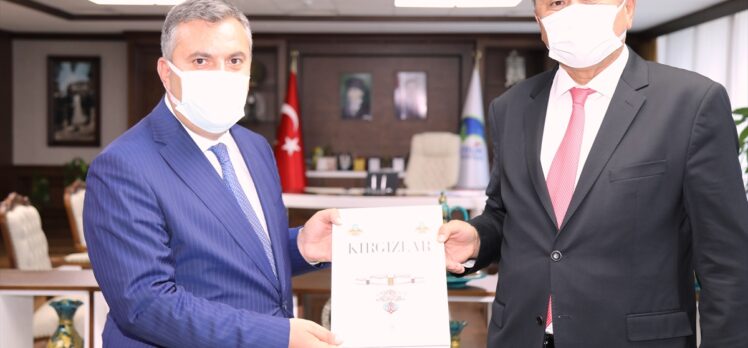 Kırgızistan'ın Ankara Büyükelçisi Ömüraliyev, Çubuk Belediye Başkanı Demirbaş'ı ziyaret etti