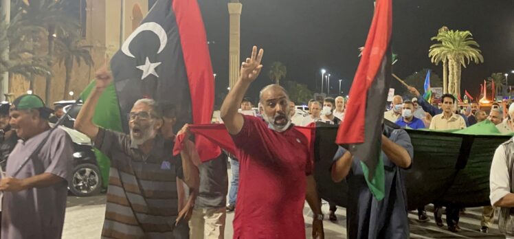 Libyalılar, Temsilciler Meclisinin hükümetten güvenoyunu geri çekme kararını protesto etti