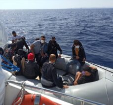 Muğla açıklarında Türk kara sularına geri itilen 84 düzensiz göçmen kurtarıldı