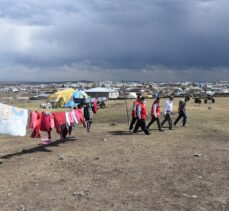 Sağlık ekipleri Kars'ta aşılama için kapı kapı dolaşıyor