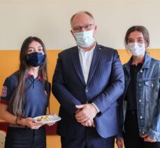 Sivas Belediye Başkanı Bilgin öğrencinin baklava talebini yerine getirdi
