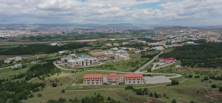 Sivas Cumhuriyet Üniversitesi, Kovid-19'la geçen 1,5 senelik özlemi tanıtım filmiyle ele aldı