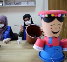 Sivas'ta gençlerin hazırladığı dekoratif saksılar köy okullarını süsleyecek