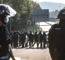 Slovenya'da Kovid-19 tedbirlerini protesto eden gruba polis müdahale etti