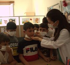 Suriye'nin kuzeyindeki poliklinikte yetim ve öksüz çocuklar için boyama etkinliği düzenlendi