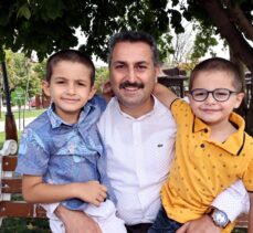 Tokat Belediye Başkanı Eroğlu ikizlerin “aynı renkte salıncak” isteğini yerine getirdi