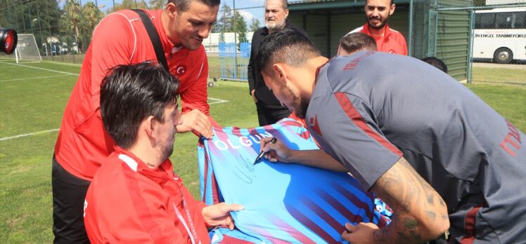 Tokyo'dan madalyayla dönen Öztürk kardeşler, Trabzonsporlu futbolcularla bir araya geldi