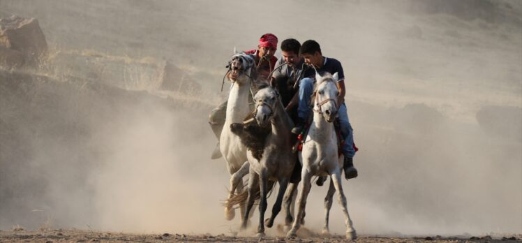 Van'daki Kırgız Türkleri 5 bin yıllık “kökbörü” sporunu yaşatmaya çalışıyor