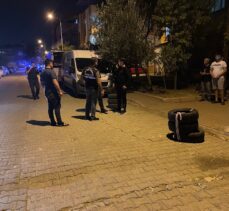 Adana'da sokakta tüfekle rastgele ateş açan kişi kendini ve bir genci yaraladı