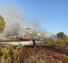 Antalya'da çıkan yangında bir ahır ve konteyner yandı
