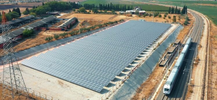 Bakan Karaismailoğlu: “TCDD çevreci projelerle temiz enerjinin lokomotifi olacak”
