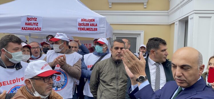 Bakırköy Belediyesinde çalışan sendika üyelerinden toplu sözleşme protestosu
