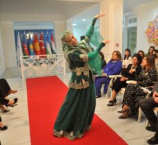 Bakü'de, Karabağ'a özgü yöresel kıyafetler defilesi yapıldı