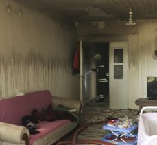 Bolu'da itfaiye erleri yangın çıkan evde uzun süre kayıp kediyi aradı