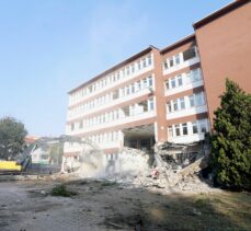 Bursa'da 34 yıllık hükümet konağının yıkımı gerçekleştirildi
