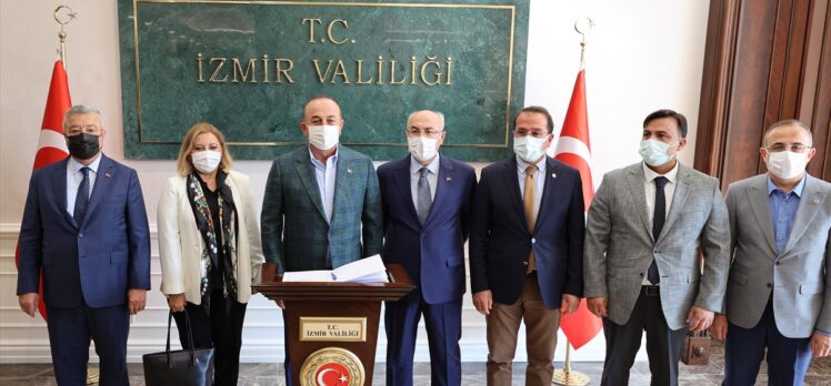 Dışişleri Bakanı Çavuşoğlu, İzmir Valisi Köşger'i ziyaret etti