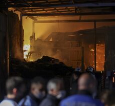 Esenyurt'ta fabrikada çıkan yangına müdahale ediliyor