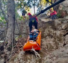 Fethiye'de doğa yürüyüşünde kayalık zeminde düşen kişi 4 saatte kurtarıldı