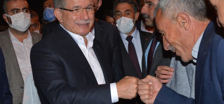Gelecek Partisi Genel Başkanı Davutoğlu, Ağrı'nın Patnos ilçesinde ziyaretlerde bulundu