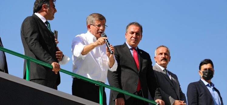 Gelecek Partisi Genel Başkanı Davutoğlu Van'da esnafı ziyaret etti