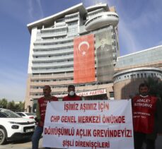 Haksız yere işten çıkarıldığını öne süren 3 işçi, CHP önünde dönüşümlü açlık grevi başlattı