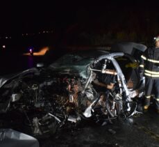 İki otomobilin çarpıştığı kazada 1 kişi öldü, 1 kişi yaralandı