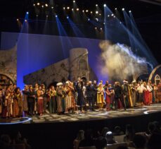 İstanbul Devlet Tiyatrosu AKM'deki sahnesini “Uçmak-Hezarfen Ahmed Çelebi” oyunuyla açtı