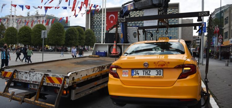 İstanbul'da turisti kabul etmeyen taksi, trafikten men edildi