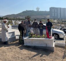 İzmir depreminde hayatını kaybedenler mezarları başında anılıyor