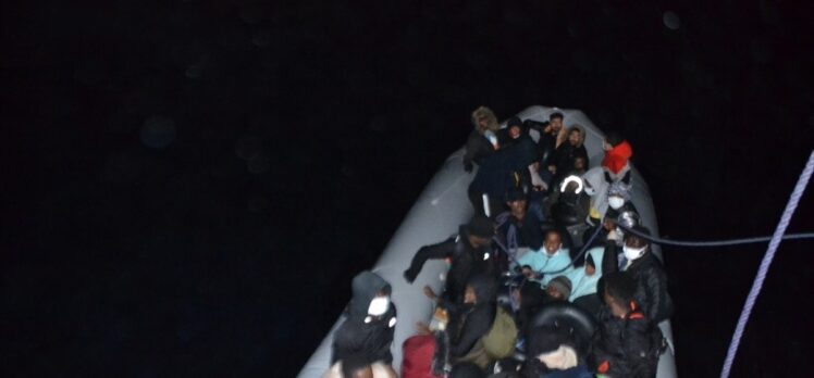 İzmir ve Aydın açıklarında 50 düzensiz göçmen kurtarıldı