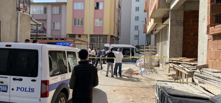 İzmir'de balkon duvarı ören kişi düşerek hayatını kaybetti