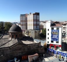 Kayseri'de tarihi kütüphanenin siluetini bozan 5 katlı binanın yıkımına başlandı