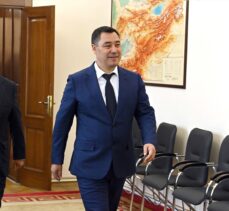 Kırgızistan Cumhurbaşkanı Caparov'un önerdiği yeni kabine mecliste güvenoyu aldı