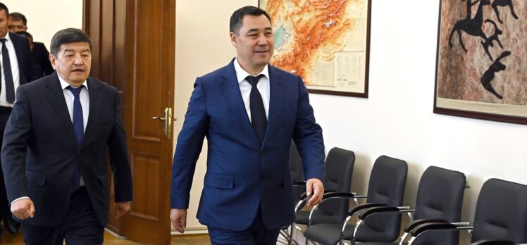 Kırgızistan Cumhurbaşkanı Caparov'un önerdiği yeni kabine mecliste güvenoyu aldı