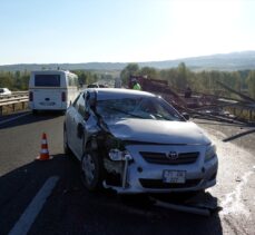 Kırıkkale'de traktör römorkuna çarpan otomobildeki 4 kişi yaralandı