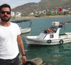 Mersin'de batan gezi teknesindeki iki kişiyi balıkçı kurtardı