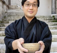 Müslüman Japon akademisyen çay seremonisi ile sabır demliyor