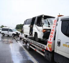 Sakarya'da zincirleme trafik kazasında 3 kişi yaralandı