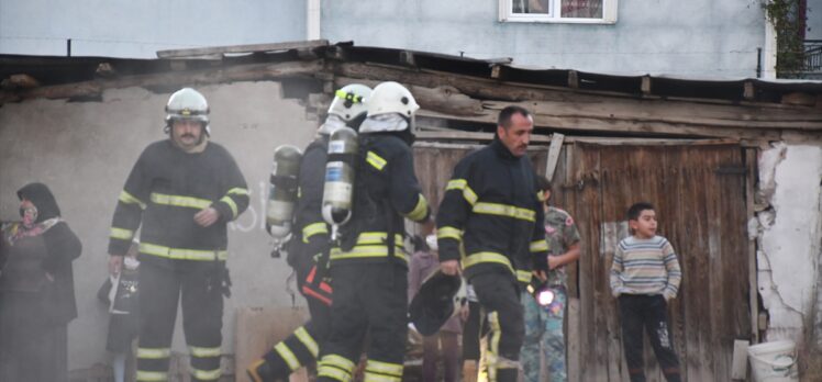 Sivas'ta ocakta unutulan tencere nedeniyle çıkan yangın paniğine neden oldu