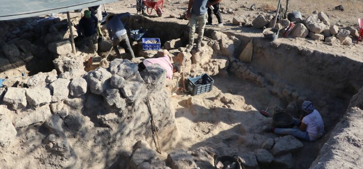 Tatarlı Höyük'te 4 bin yıl öncesine ait “çöp çukuru” bulundu