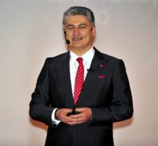 TOGG Üst Yöneticisi Gürcan Karakaş, BUÜ'nün akademik yılı açılış töreninde konuştu: