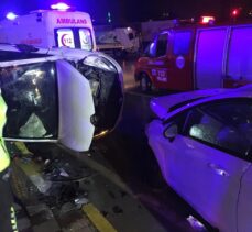 Tokat'ta iki otomobil çarpıştı, 5 kişi yaralandı