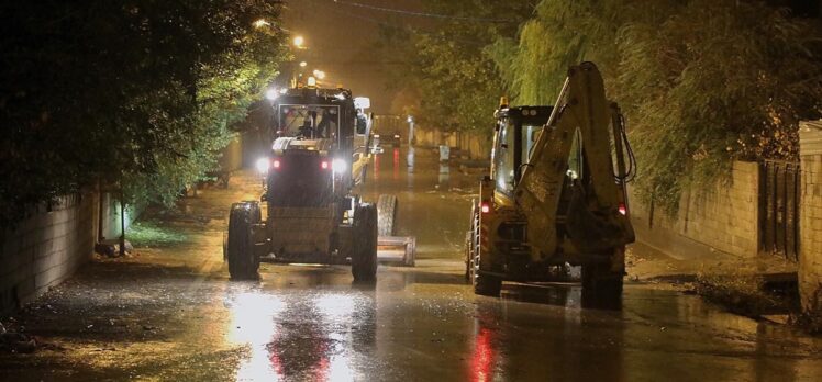 Van Büyükşehir Belediyesi su taşkınlarının yaşandığı mahallelerde çalışma başlattı