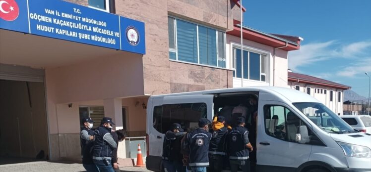 Van'da göçmen kaçakçılığı yaptıkları iddiasıyla 18 şüpheli hakkında işlem yapıldı