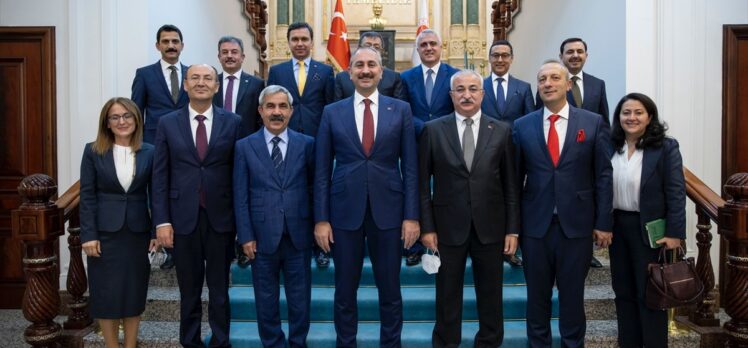 Yargıda Birlik Derneğinin yeni yönetimi Anıtkabir'i ve Adalet Bakanı Gül'ü ziyaret etti