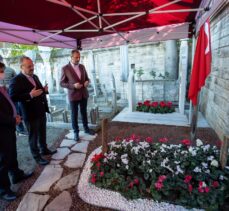 Adalet Bakanı Gül, merhum şair ve yazar Sezai Karakoç'un mezarı başında dua etti