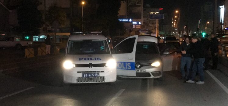 Adana'da polise ve ekip aracına çarpıp kaçan şüpheli kovalamacayla yakalandı