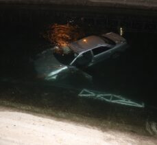 Adana’da sulama kanalına devrilen otomobilin sürücüsü yaralandı
