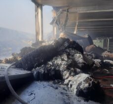 Afyonkarahisar'da iplik fabrikasında çıkan yangın söndürüldü