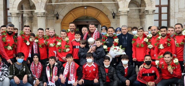 Ampute Milli Futbol Takımı'ndan Sivas Valisi Salih Ayhan'a ziyaret